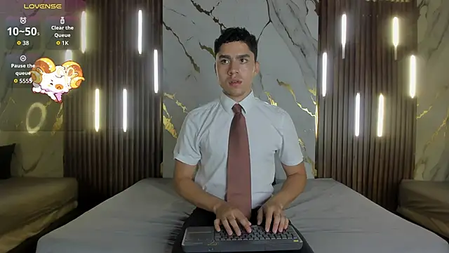 LiamNovak online show from November 29, 2025, 11:02 am