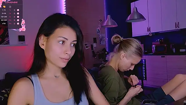 Snapshot of KatiKate chatting on October 13, 2025, 5:13 pm KatiKate online show from October 13, 2025, 5:13 pm