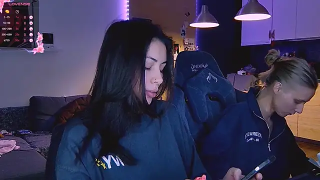 Snapshot of KatiKate chatting on October 15, 2025, 8:20 pm KatiKate online show from October 15, 2025, 8:20 pm