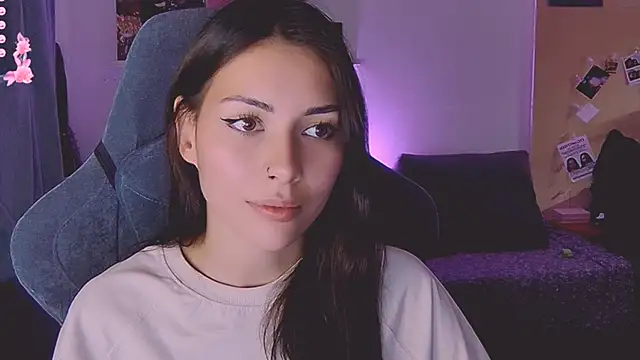 Snapshot of KatiKate chatting on October 16, 2025, 5:58 pm KatiKate online show from October 16, 2025, 5:58 pm