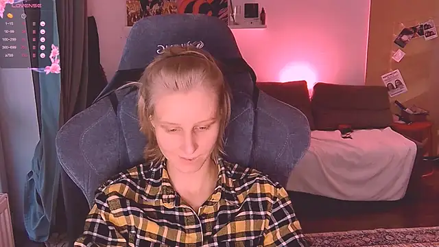 Snapshot of KatiKate chatting on October 22, 2025, 2:17 pm KatiKate online show from October 22, 2025, 2:17 pm