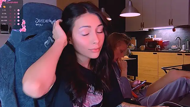 Snapshot of KatiKate chatting on November 3, 2025, 5:14 pm KatiKate online show from November 3, 2025, 5:14 pm