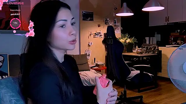 Snapshot of KatiKate chatting on November 7, 2025, 3:56 pm KatiKate online show from November 7, 2025, 3:56 pm