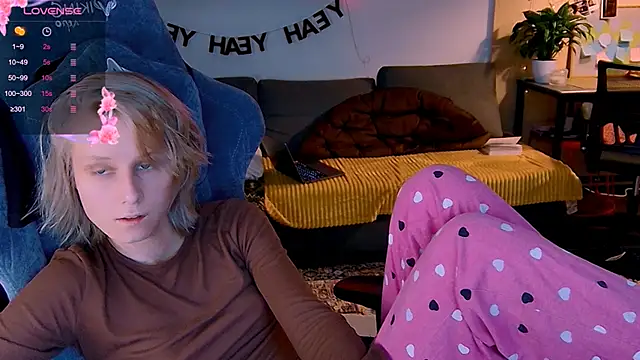 Snapshot of KatiKate chatting on November 10, 2025, 5:34 pm KatiKate online show from November 10, 2025, 5:34 pm