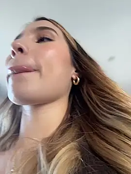 SophieRaily  online show from January 6, 2026, 8:45 pm