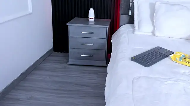 Snapshot of MiiaaMoonroee chatting on February 23, 2025, 7:00 am MiiaaMoonroee online show from February 23, 2025, 7:00 am