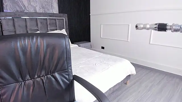 Snapshot of MiiaaMoonroee chatting on March 15, 2025, 8:21 pm MiiaaMoonroee online show from March 15, 2025, 8:21 pm