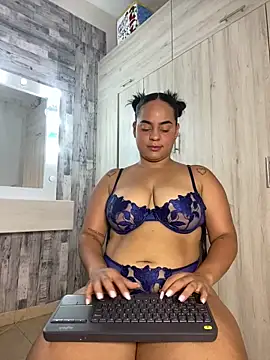 Violetrousse online show from December 13, 2025, 8:47 pm