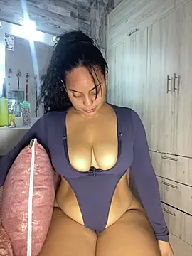 Snapshot of Violetrousse chatting on March 9, 2026, 6:56 pm Violetrousse online show from March 9, 2026, 6:56 pm