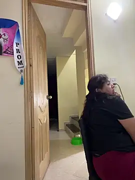 alissonfernandez  online show from December 4, 2025, 1:04 am