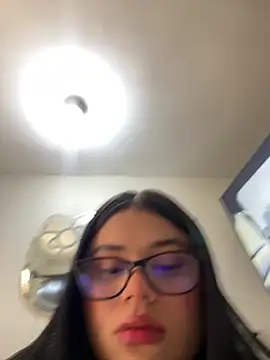 alissonfernandez  online show from July 12, 2026, 4:31 pm