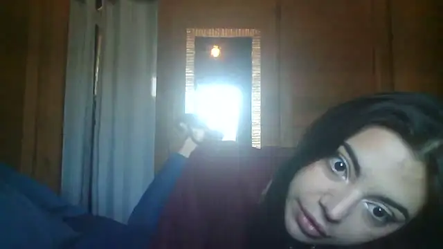 isabella048 online show from September 14, 2025, 3:22 pm