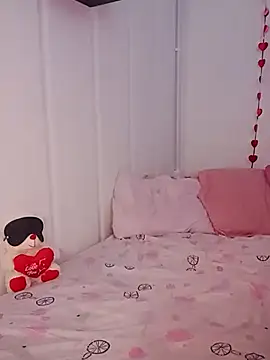 isabella048 online show from September 24, 2025, 6:11 pm