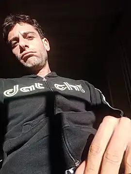 Snapshot of MrTamburine22 chatting on November 5, 2025, 1:55 pm MrTamburine22 online show from November 5, 2025, 1:55 pm