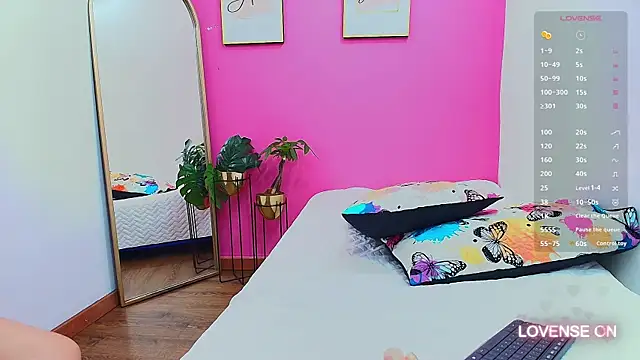 Snapshot of hornybarelylegalgirl chatting on January 30, 2025, 12:37 pm hornybarelylegalgirl online show from January 30, 2025, 12:37 pm