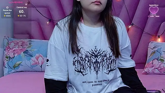 Snapshot of hornybarelylegalgirl chatting on February 26, 2026, 12:15 pm hornybarelylegalgirl online show from February 26, 2026, 12:15 pm