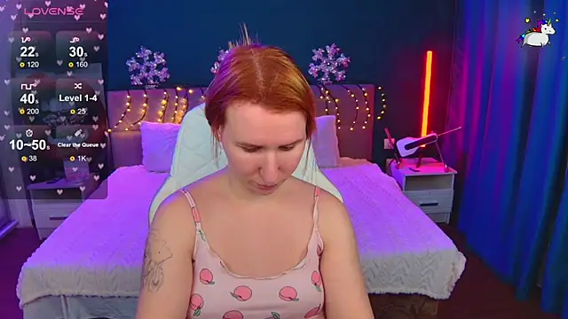 AliceBYKiss online show from January 6, 2026, 6:55 pm