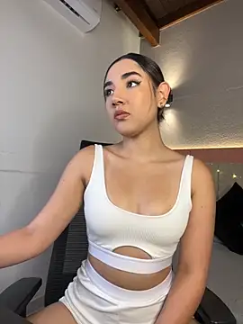 AniiRose online show from November 15, 2025, 7:10 pm