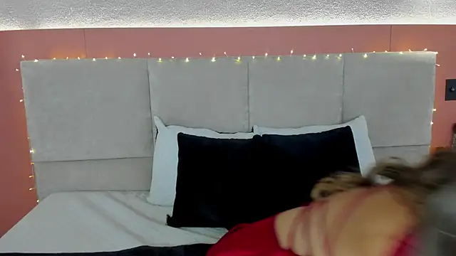 AniiRose online show from December 5, 2025, 1:25 am