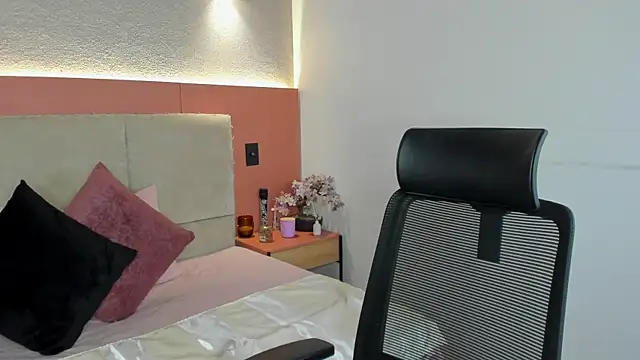 AniiRose online show from December 23, 2025, 12:41 am