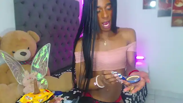 lucianadolll online show from December 5, 2025, 7:21 pm