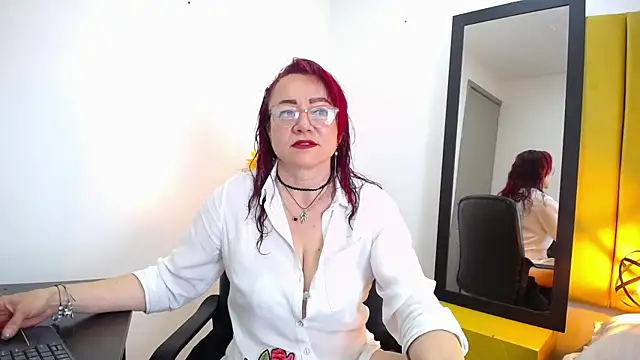 Snapshot of Lupiita223 chatting on November 8, 2025, 1:00 pm Lupiita223 online show from November 8, 2025, 1:00 pm