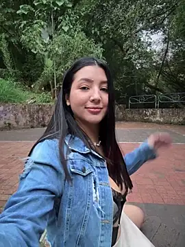 licky lu online show from December 13, 2025, 10:37 pm