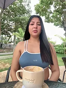 licky lu online show from April 10, 2026, 4:23 pm