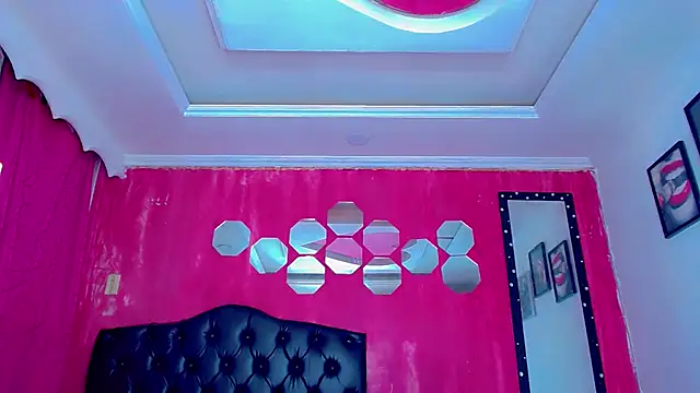 TiffanyMackensyy online show from December 16, 2025, 7:52 pm