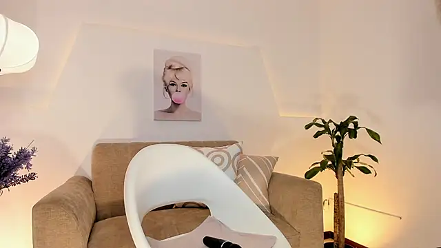 Snapshot of Catvalentine_ chatting on February 21, 2026, 8:48 am Catvalentine online show from February 21, 2026, 8:48 am