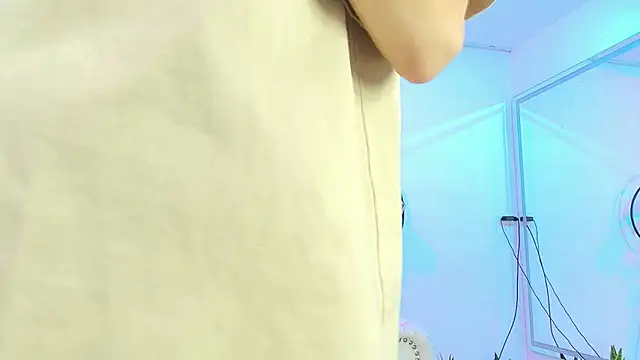 Snapshot of Theia_moon chatting on December 30, 2024, 12:42 pm Theia moon online show from December 30, 2024, 12:42 pm