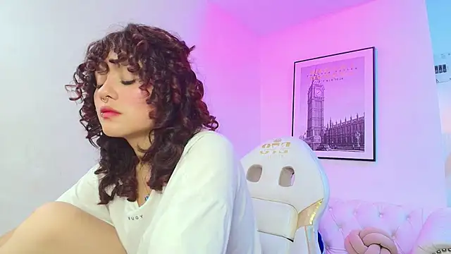 Snapshot of Theia_moon chatting on January 12, 2025, 3:46 pm Theia moon online show from January 12, 2025, 3:46 pm