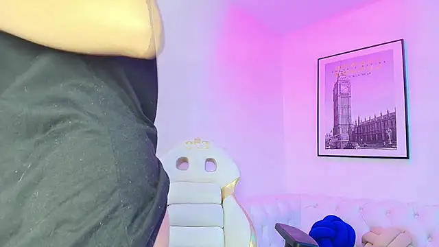 Snapshot of Theia_moon chatting on January 13, 2025, 12:56 pm Theia moon online show from January 13, 2025, 12:56 pm