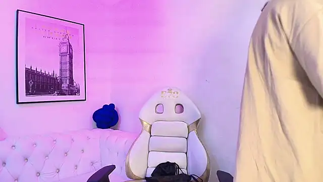 Snapshot of Theia_moon chatting on January 15, 2025, 12:47 pm Theia moon online show from January 15, 2025, 12:47 pm