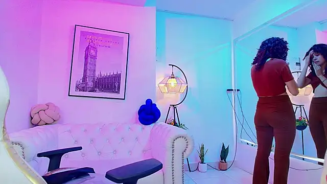 Snapshot of Theia_moon chatting on January 18, 2025, 12:36 pm Theia moon online show from January 18, 2025, 12:36 pm