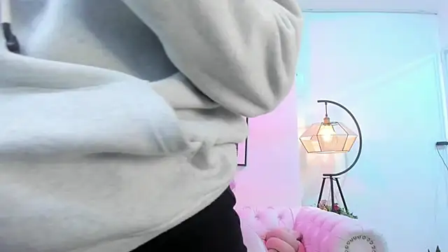 Snapshot of Theia_moon chatting on January 30, 2025, 12:27 pm Theia moon online show from January 30, 2025, 12:27 pm