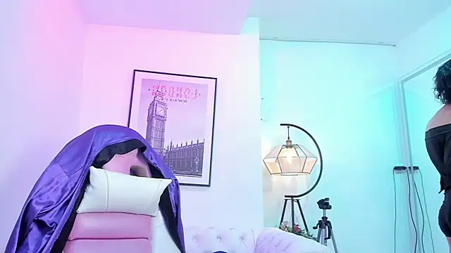 Snapshot of Theia_moon chatting on February 4, 2025, 12:33 pm Theia moon online show from February 4, 2025, 12:33 pm