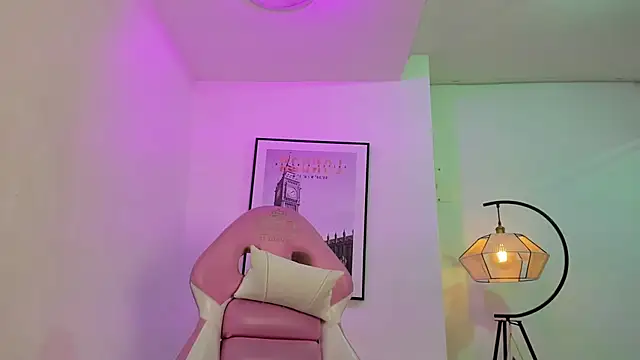 Snapshot of Theia_moon chatting on February 19, 2025, 12:33 pm Theia moon online show from February 19, 2025, 12:33 pm