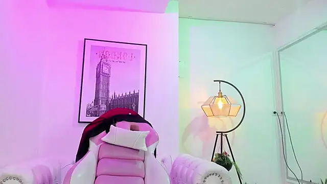 Snapshot of Theia_moon chatting on February 23, 2025, 12:37 pm Theia moon online show from February 23, 2025, 12:37 pm