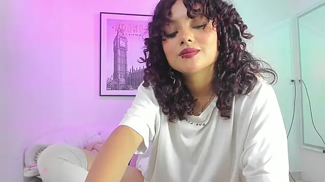 Snapshot of Theia_moon chatting on February 28, 2025, 3:48 pm Theia moon online show from February 28, 2025, 3:48 pm