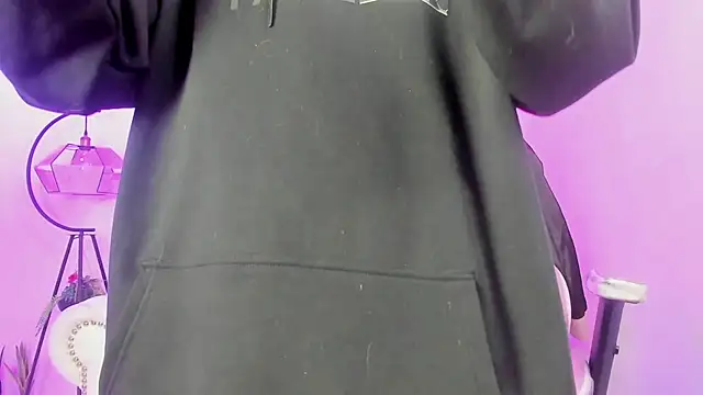 Snapshot of Theia_moon chatting on March 13, 2025, 12:35 pm Theia moon online show from March 13, 2025, 12:35 pm