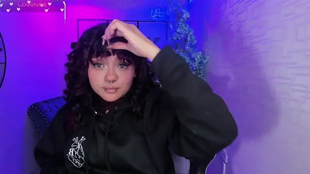 Snapshot of Theia_moon chatting on September 16, 2025, 1:01 pm Theia moon online show from September 16, 2025, 1:01 pm