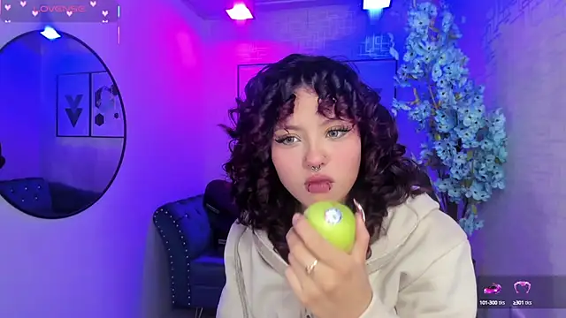 Snapshot of Theia_moon chatting on September 17, 2025, 1:02 pm Theia moon online show from September 17, 2025, 1:02 pm