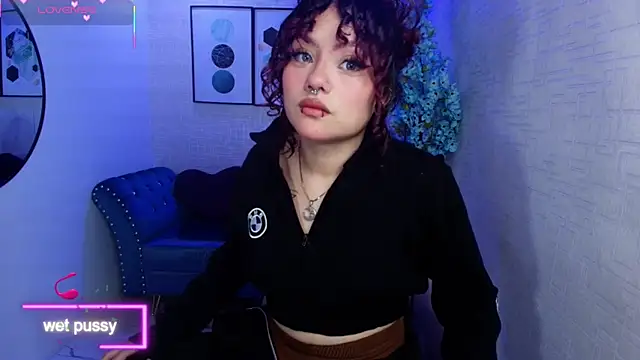 Snapshot of Theia_moon chatting on October 4, 2025, 1:31 pm Theia moon online show from October 4, 2025, 1:31 pm