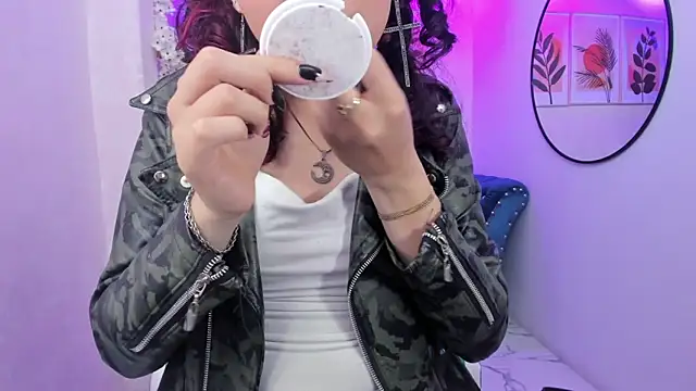 Snapshot of Theia_moon chatting on October 11, 2025, 1:20 pm Theia moon online show from October 11, 2025, 1:20 pm