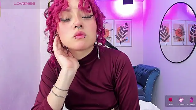 Snapshot of Theia_moon chatting on October 20, 2025, 1:55 pm Theia moon online show from October 20, 2025, 1:55 pm