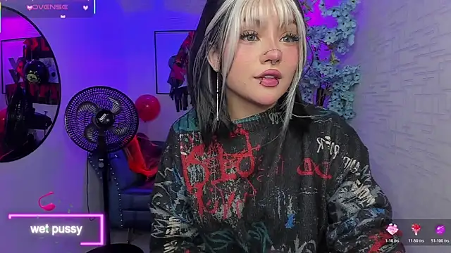 Snapshot of Theia_moon chatting on November 3, 2025, 1:23 pm Theia moon online show from November 3, 2025, 1:23 pm