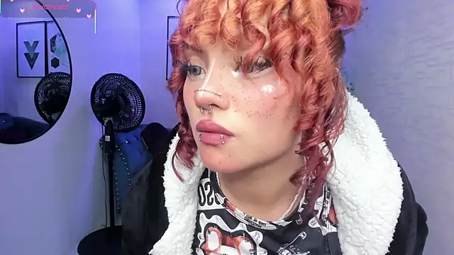 Snapshot of Theia_moon chatting on November 16, 2025, 5:02 am Theia moon online show from November 16, 2025, 5:02 am