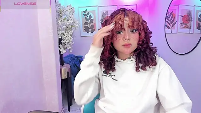 Snapshot of Theia_moon chatting on November 19, 2025, 1:55 pm Theia moon online show from November 19, 2025, 1:55 pm