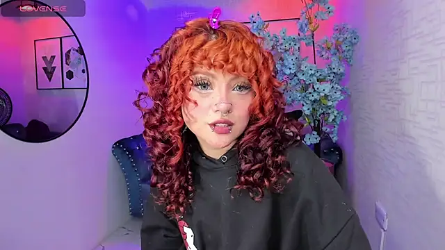 Snapshot of Theia_moon chatting on December 17, 2025, 1:50 pm Theia moon online show from December 17, 2025, 1:50 pm